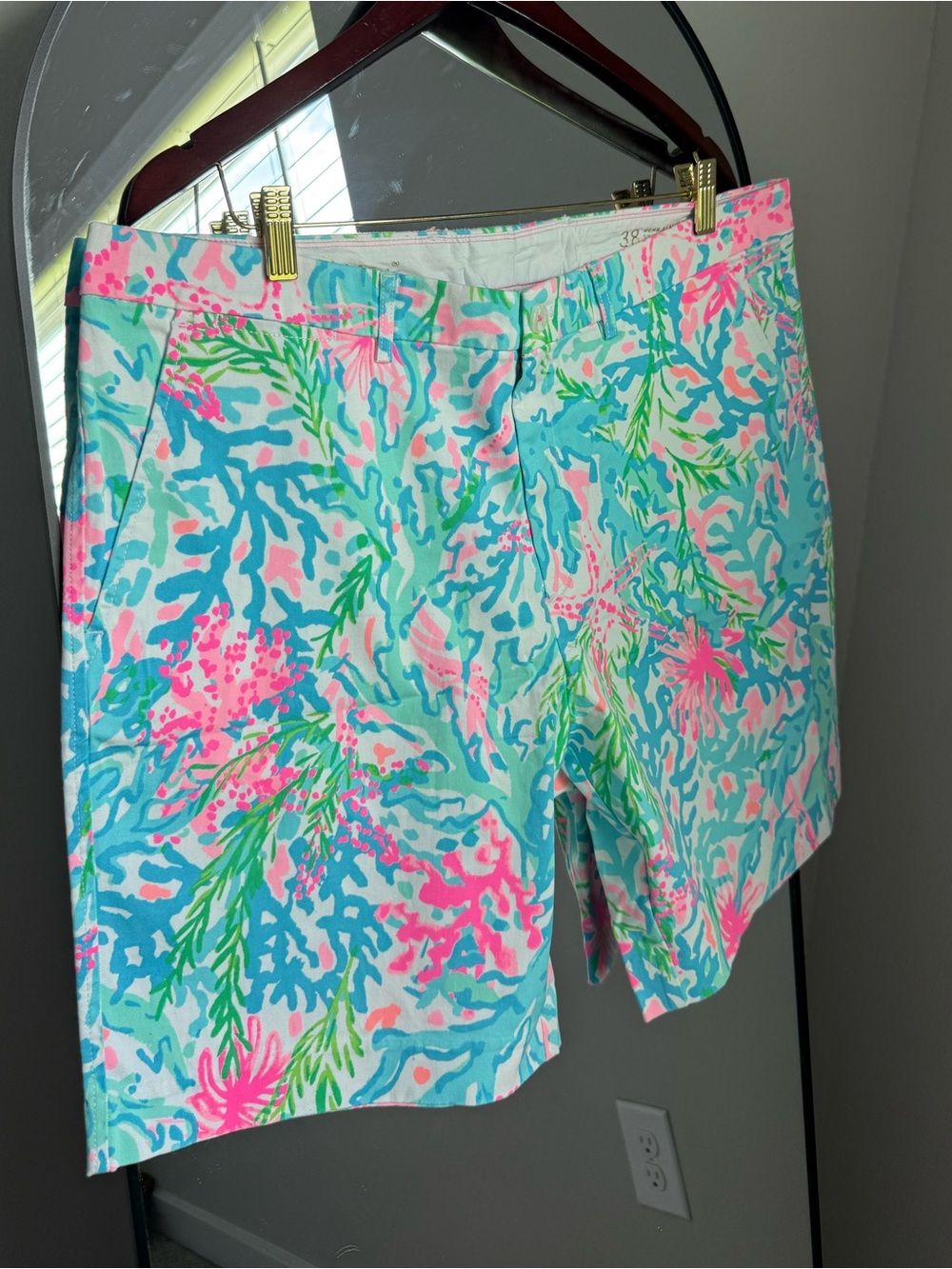 Lilly Pulitzer Men's Beaumont Stretch Shorts in Coral Bay Starfish Size 38